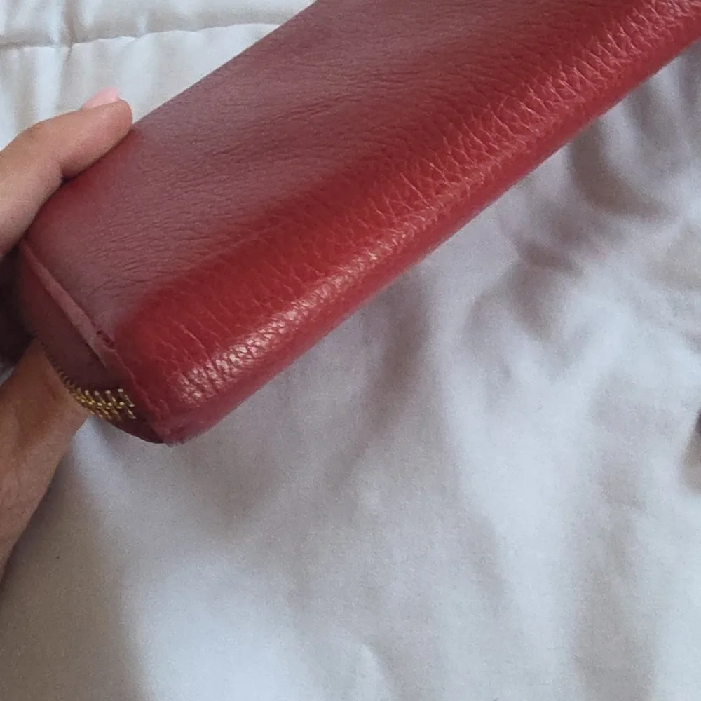 KENNETH COLE RED LEATHER & BRASS WRISTLET